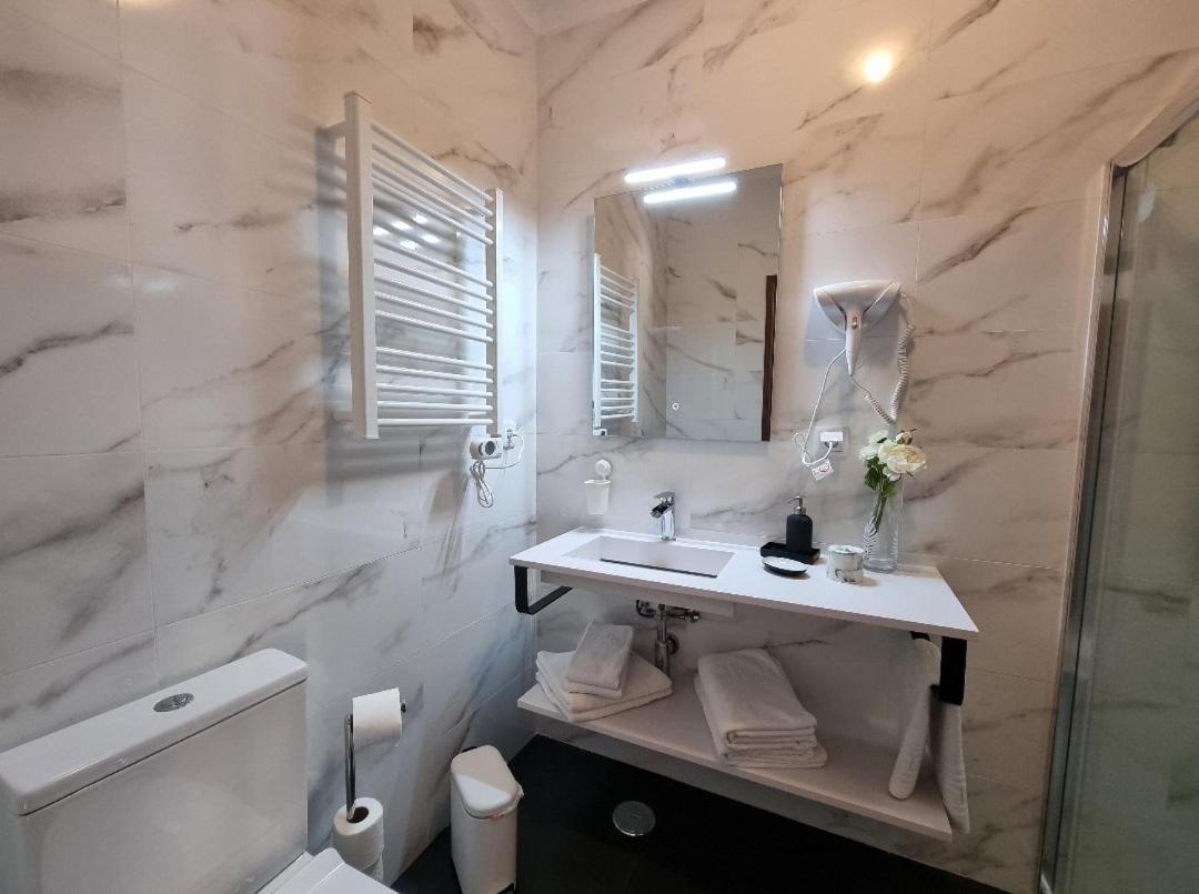 Apartmento Praia Da Dona Ana Lagos Exteriér fotografie